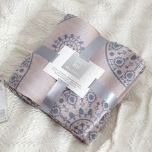 Load image into Gallery viewer, Summer 4 Layer Gauze Towel Quilt Cotton Blanket for Bed Super Soft Air Conditioning Quilted Thin Comforter Bedspread Bed Cover